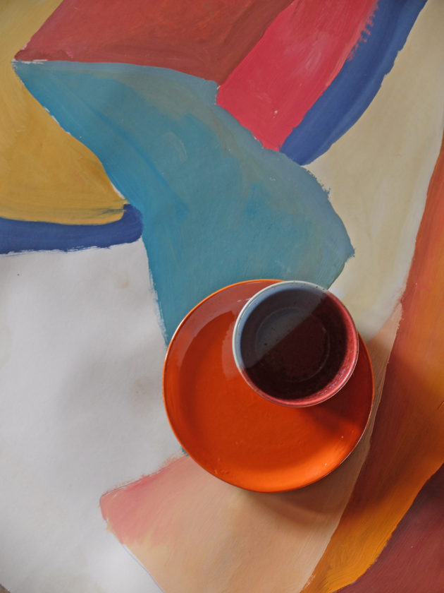 Expérimentation couleurs, poteries sur rouleau de papier [Fanny Muller]