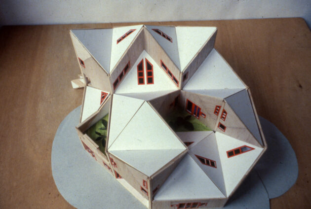 Iwona Buczkowska - Pièce pointue — Maquette du prototyype de 5 logements // Iwona Buczkowska / Topophile