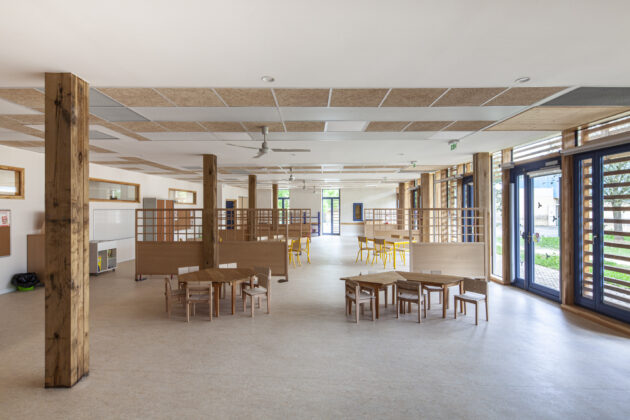 Architecture régénérative Rosny - Centre de loisirs Jacques Chirac — La salle polyvalente au rez-de-chaussée // Juan Sepulveda / Topophile