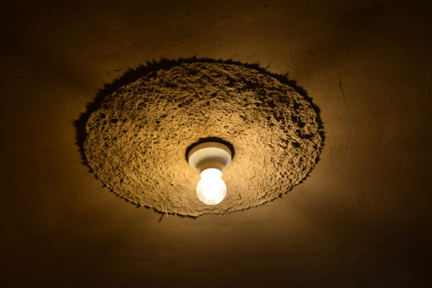 Earthman - Fontanella — Une simple texture sur le plafond en terre forme applique // Raphael Pauschitz / Topophile