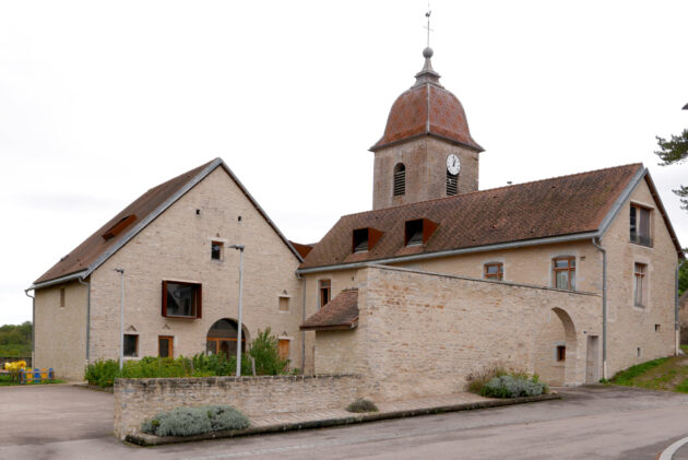 Amiot Lombard - Presbytère Lantenne-Vertière — L’église et le presbytère, toujours au milieu du village // Amiot Lombard / Topophile