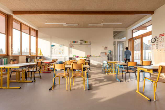 Huitorel Morais - La Selle-Craonnaise — Une salle de classe au petit matin // Simon Guesdon / Topophile