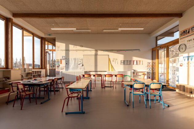 Huitorel Morais - La Selle-Craonnaise — Une salle de classe au petit matin // Simon Guesdon / Topophile