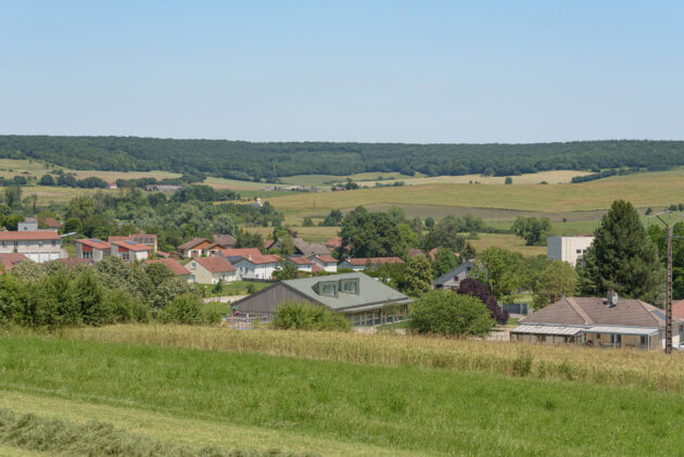 Un toit dans le paysage // Ludmilla Cerveny / Topophile