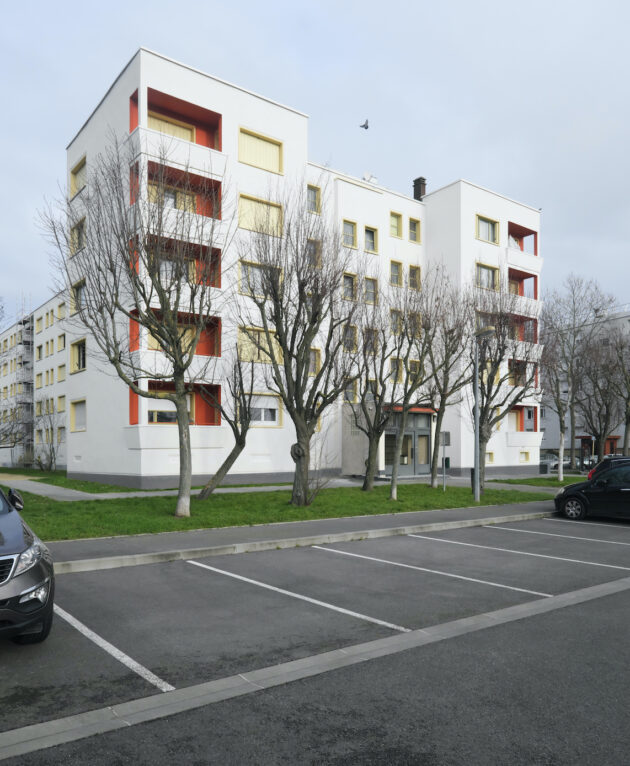 Les façades ont retrouvé leurs couleurs // Coline Bublex / Equateur / Topophile