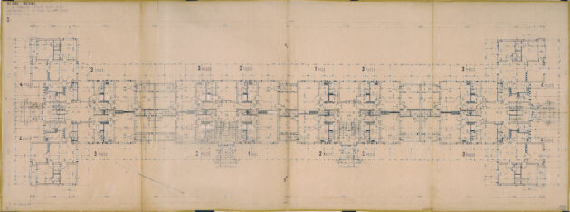 1956-1964. Cité Les Blés-d'Or, Le Blanc-Mesnil : plan du 4e étage des bâtiments types I, II et III (éch. 1/50e), 1er oct. 1956 (modifié le 3 oct. 1958). Fonds André Lurçat 200 IFA 670 // Centre d'archives d'architecture contemporaine - Cité de l'Architecture et du Patrimoine / Droits réservés