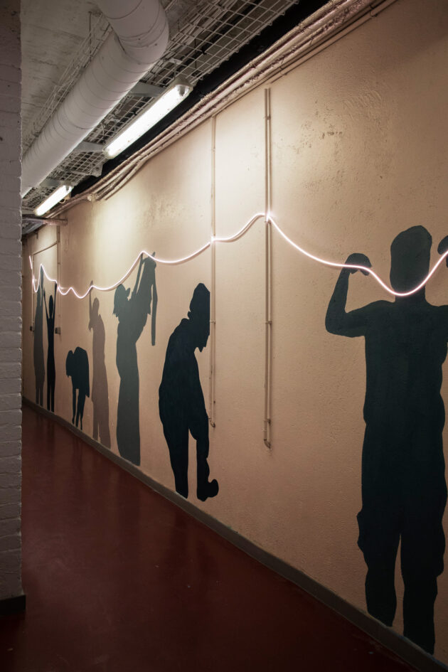 Faire avec - Palais de la femme — Aménagement lumineux du couloir conçu en atelier participatif grâce à l’association Concepteur Lumière Sans Frontière // Eléonore Secondi / Topophile