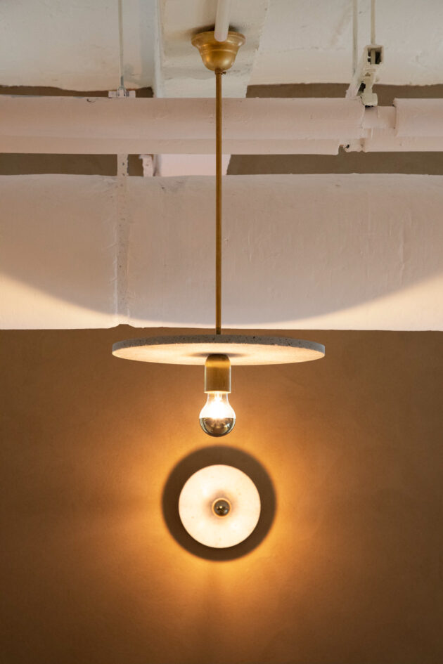 Faire avec - Palais de la femme — Lampes en travertin surcyclé // Eléonore Secondi / Topophile