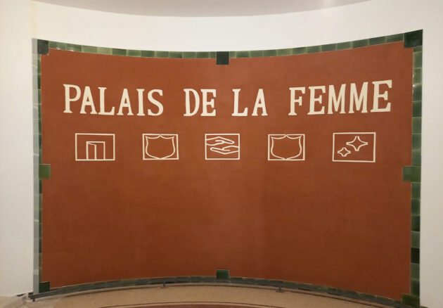 Faire avec - Palais de la femme — Fresque collaborative en terre crue // Awa Niakate / Topophile