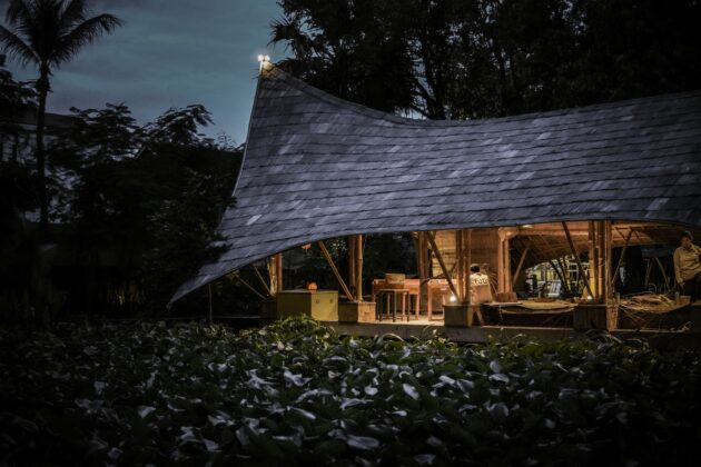 Ambiance nocturne // Satcha, Cambodian Handicraft Incubation Center / Topophile
