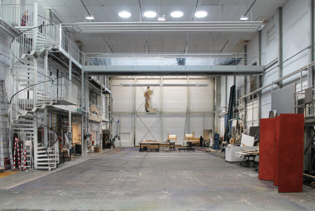L'atelier de décoration avec ses nouveaux panneaux rayonnants et lumiducs // Jeanne Rivière / Topophile
