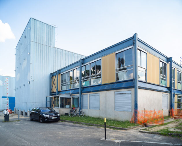 Le bâtiment sur rue possède une structure extérieure // Augustin Dupuid / Topophile
