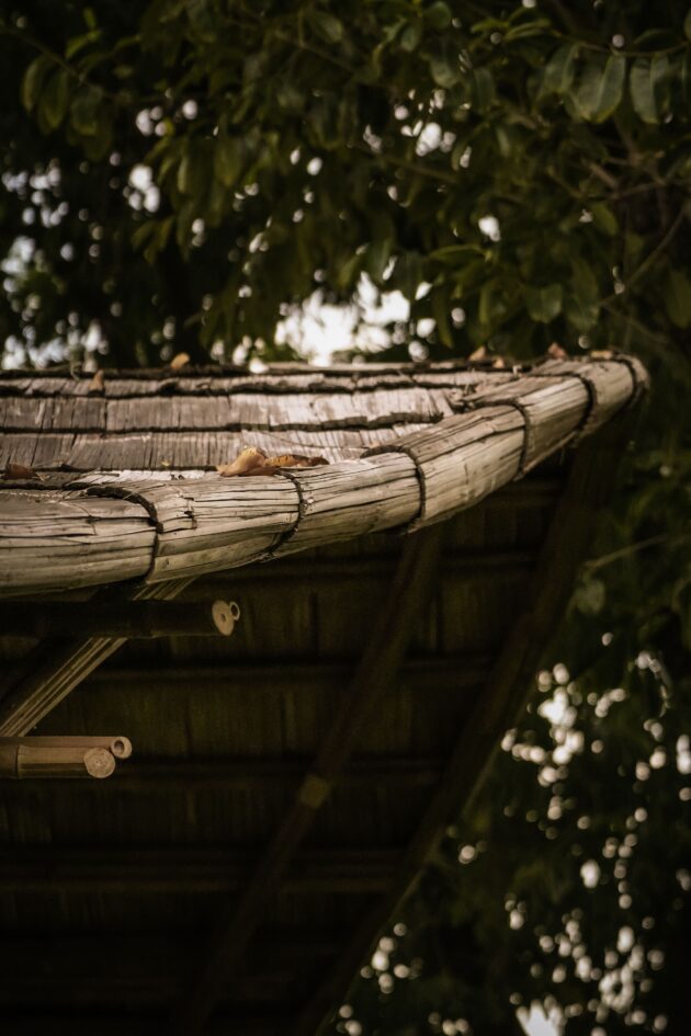 Les toitures épousent la souplesse du bambou // Satcha, Cambodian Handicraft Incubation Center / Topophile