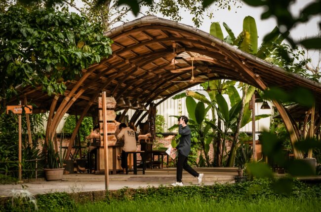 Quand l’artisanat cambodgien dialogue avec le bambou