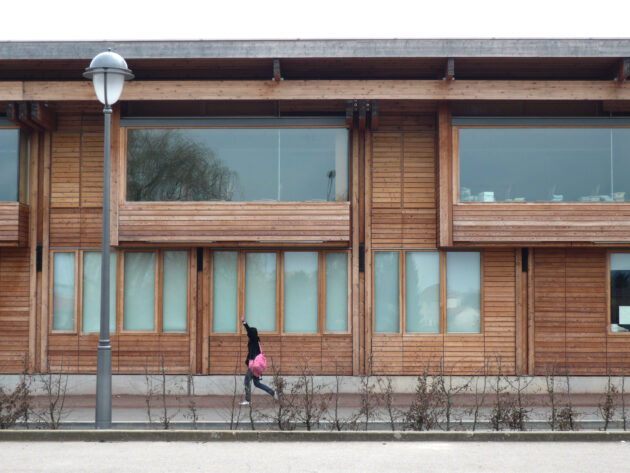 Modénatures de la façade sur rue // Cartignies-Canonica / Topophile