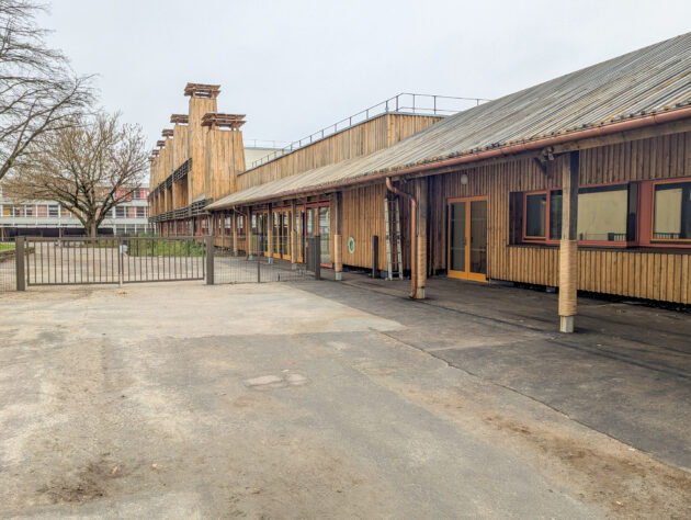 Entrée de l'école // Martin Paquot / Topophile