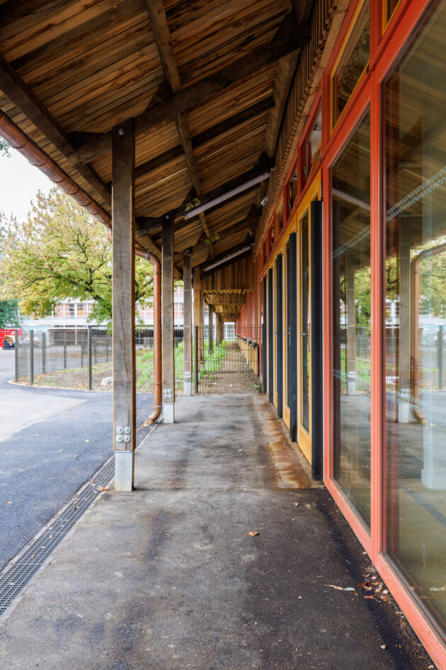 Auvent le long de la façade sud // Bertrand Guigou / Topophile