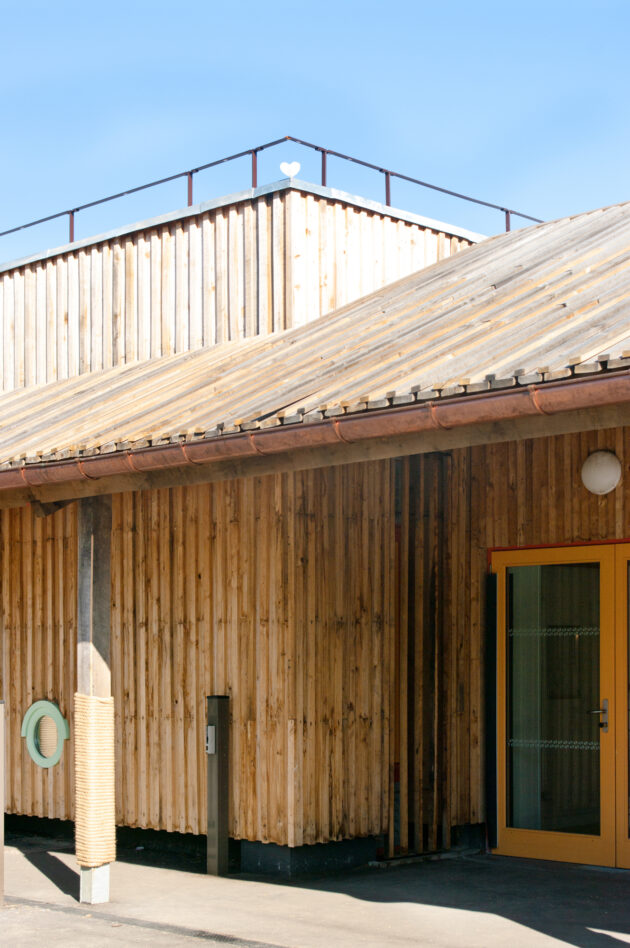 Entre porche et auvent // Ville de Rosny-sous-Bois / Topophile