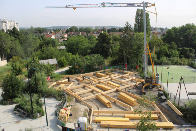 Les principales poutres du plancher sont posées  // Archipel zéro - Lao / Topophile