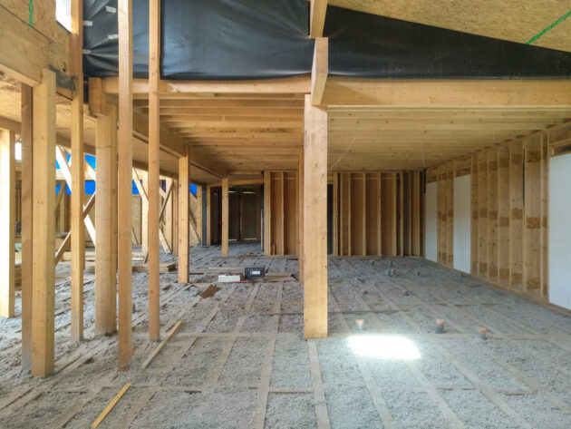 Le plancher, tout comme le toir, est isolé en ouate de cellulose // Martin Paquot / Topophile