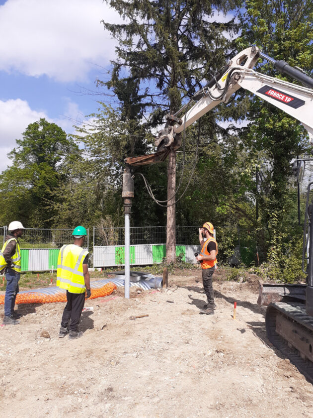 Vissage d'un pieu // Archipel zéro - Lao / Topophile