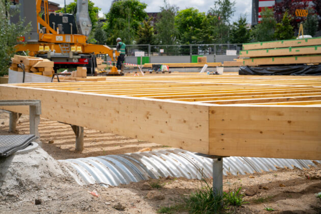 Le plancher est perché sur les pieux // Archipel zéro - Lao / Topophile