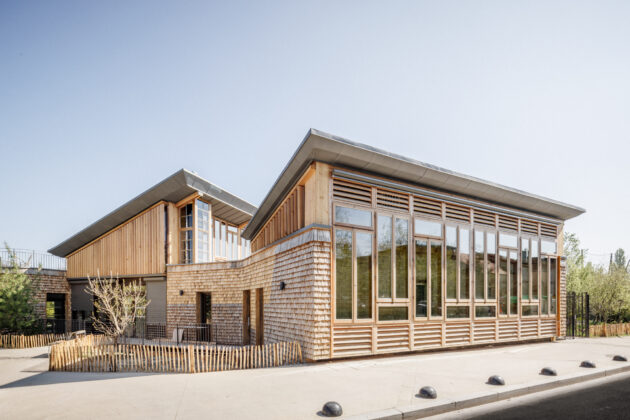 Vue depuis la rue, entrée par le parvis // 11H45/FLORENT MICHEL pour LAO SCOP / Topophile