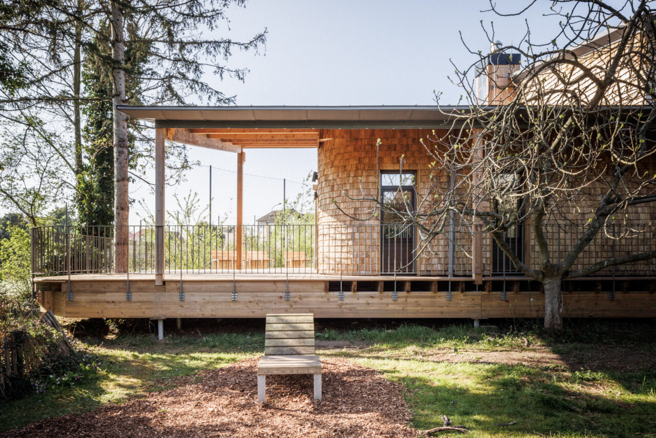 La maison de la réserve écologique ou la bioclimatique du réemploi